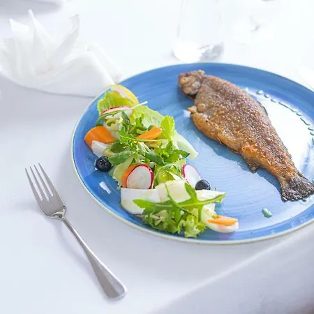 Bonne Chance Restaurant And Hotel 3*