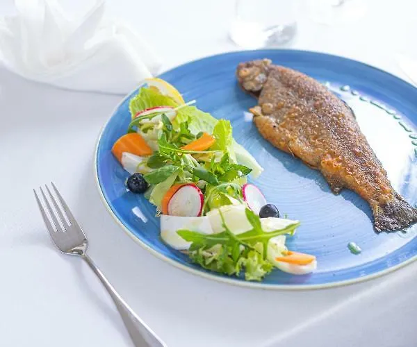 Bonne Chance Restaurant And 호텔 3*