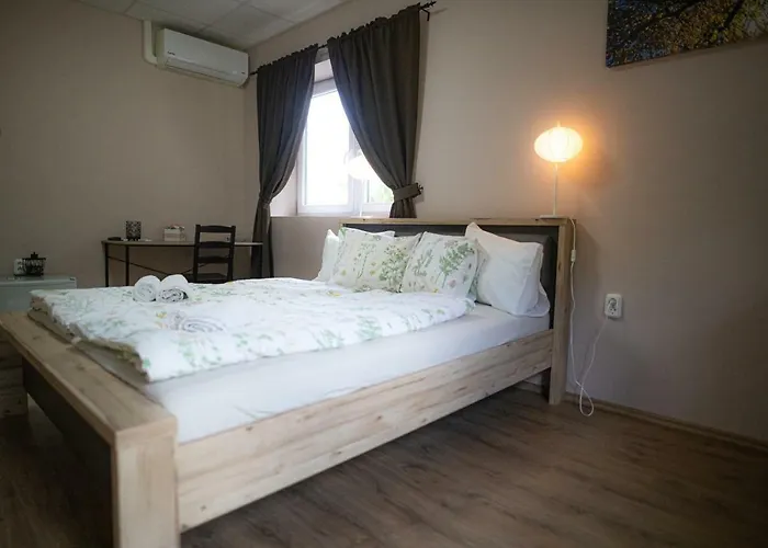 Bonne Chance Restaurant And 호텔 3*